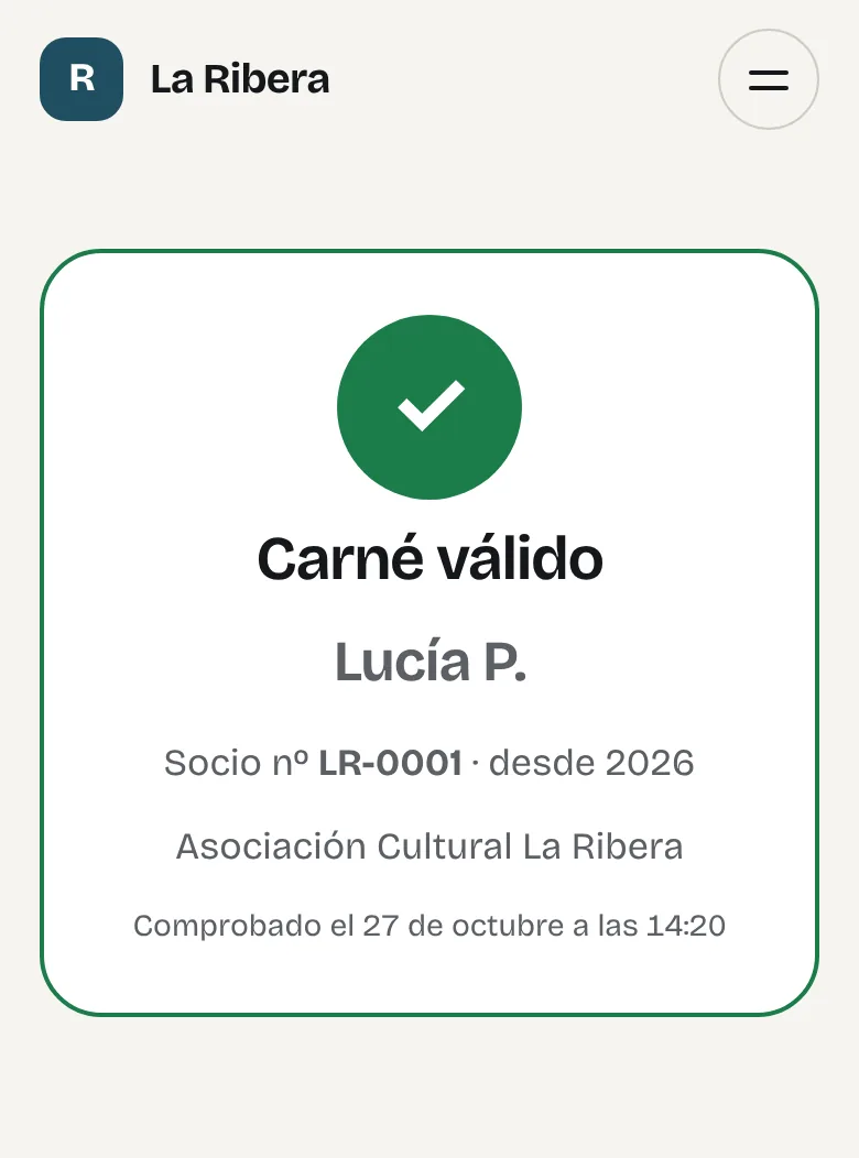Pantalla de comprobación del carné: carné válido, nombre e inicial del apellido y número de socio